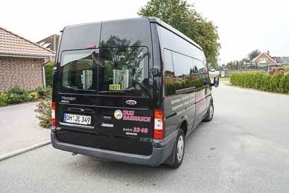 Großraumtaxi von hinten