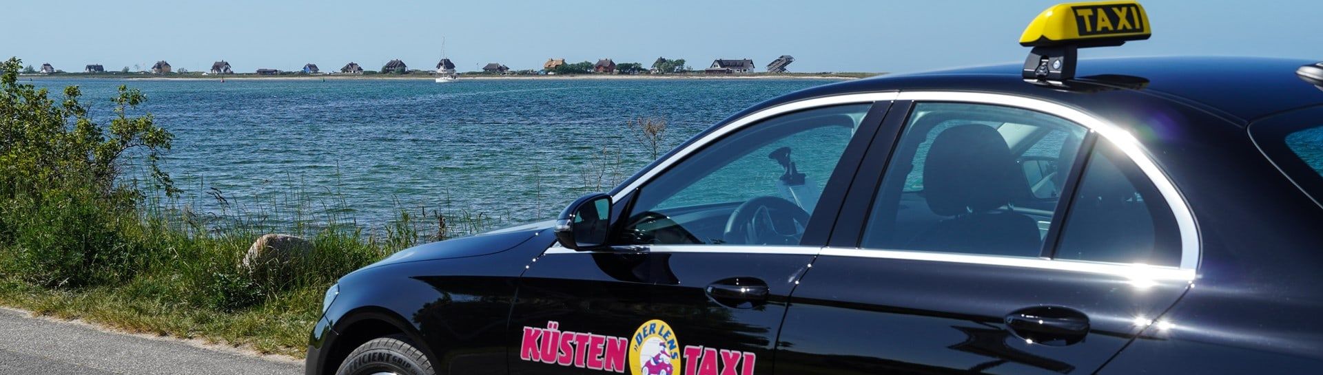 Küsten-Taxi am Wasser vor dem Graswarder in Heiligenhafen