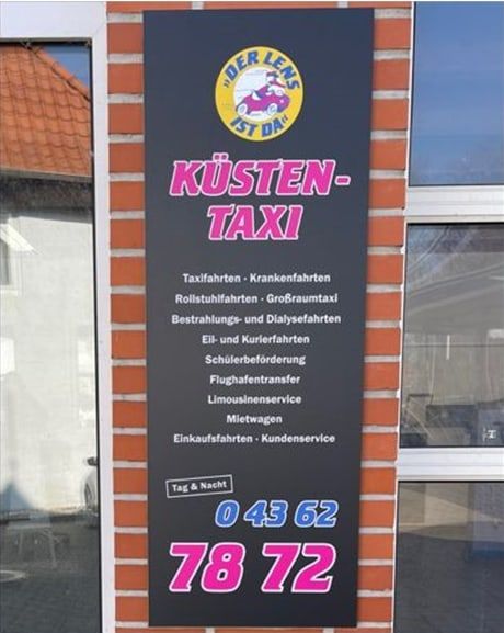 Schild von Küsten-Taxi in der Bergstraße 41 mit allen Leistungen